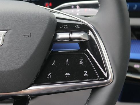 New 2026 Cadillac Optiq Luxury 1 image 22