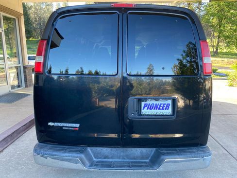 Used 2008 Chevrolet Express 1500 AWD Passenger w/ LT Preferred Equipment Group image 6