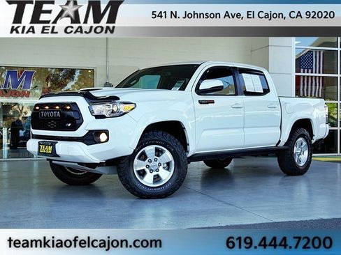 Used 2020 Toyota Tacoma TRD Sport image 2