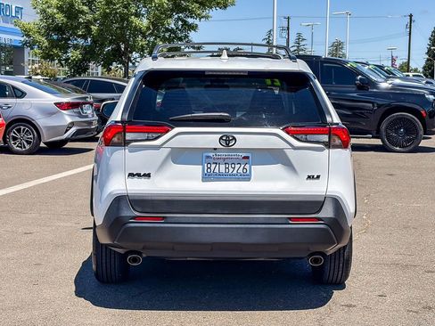 Used 2021 Toyota RAV4 XLE FWD image 3