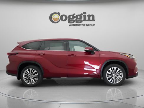 New 2026 Toyota Highlander Platinum AWD/4WD image 22