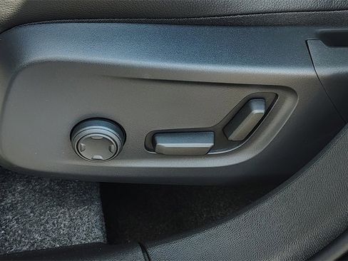 New 2026 Volvo XC40 B5 Core w/ Climate Package image 10