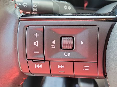 Certified 2025 Nissan Kicks SR FWD image 27