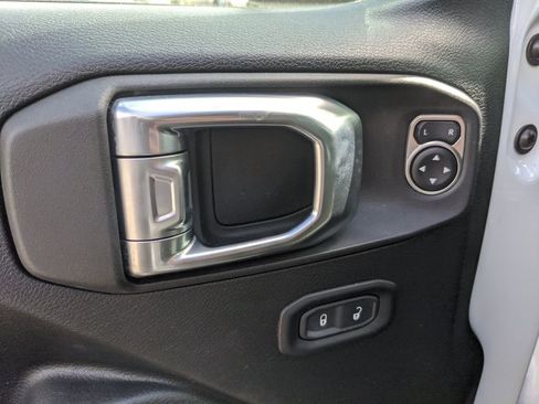 Used 2023 Jeep Wrangler Willys image 19