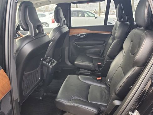 Used 2021 Volvo XC90 T6 Momentum w/ Climate Package image 26
