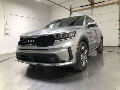 Used 2023 Kia Sorento SX Prestige image 3