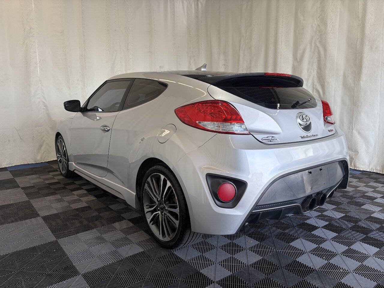 Used 2016 Hyundai Veloster Turbo FWD image 5