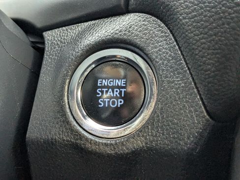 Used 2021 Toyota RAV4 XLE FWD image 33
