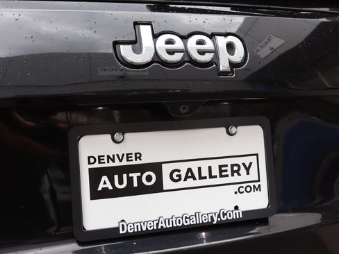 Used 2018 Jeep Grand Cherokee Laredo AWD/4WD image 24