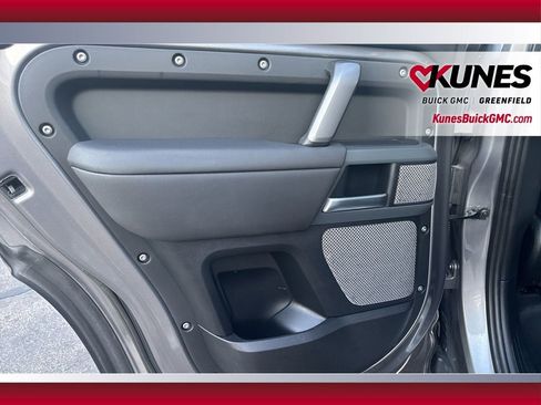 Used 2024 Land Rover Defender 130 X-Dynamic SE image 37