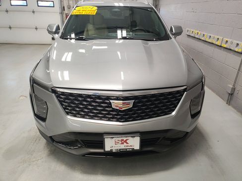 Used 2024 Cadillac XT4 Premium Luxury image 6