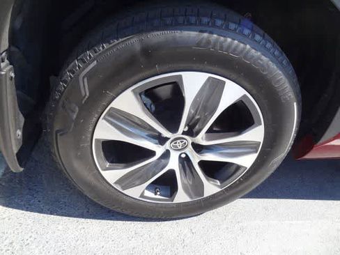 Used 2023 Toyota Highlander XLE FWD image 15