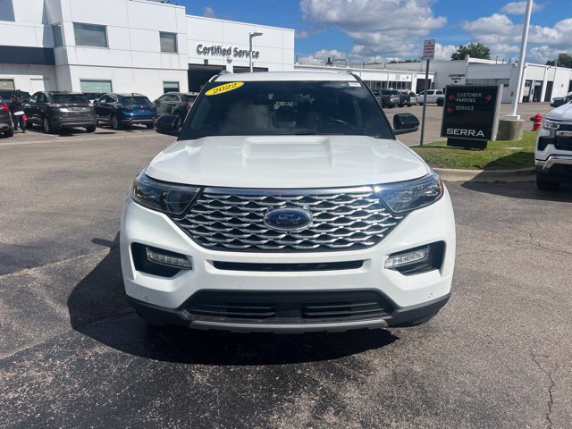 Used 2022 Ford Explorer Platinum w/ Equipment Group 601A AWD/4WD image 2