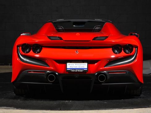 Used 2022 Ferrari F8 Tributo RWD image 15