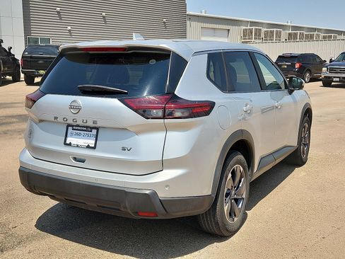 Used 2024 Nissan Rogue SV FWD image 4
