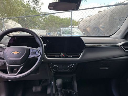 Used 2025 Chevrolet TrailBlazer LT FWD image 32