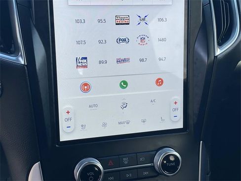Used 2024 Ford Edge Titanium image 14