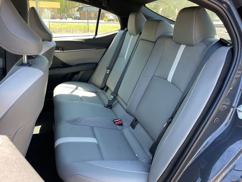 Used 2025 Toyota Camry SE w/ Convenience Package image 21