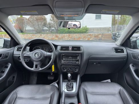 Used 2014 Volkswagen Jetta SE FWD image 29