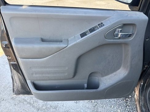 Used 2015 Nissan Frontier SV image 11