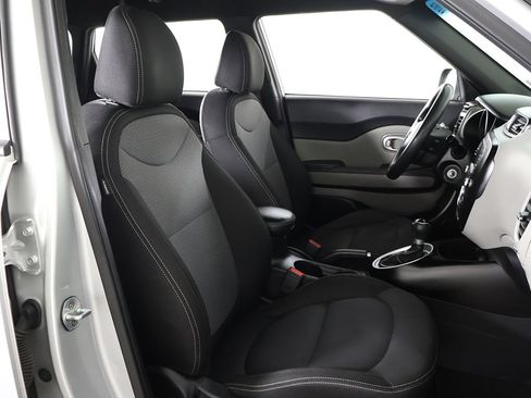 Used 2017 Kia Soul + FWD image 28
