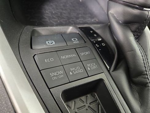 Used 2025 Toyota RAV4 XLE image 26