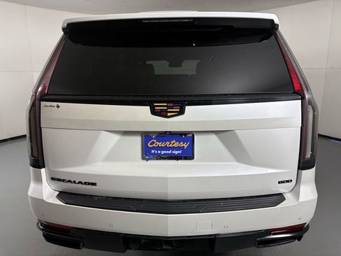 Used 2022 Cadillac Escalade ESV Luxury image 8