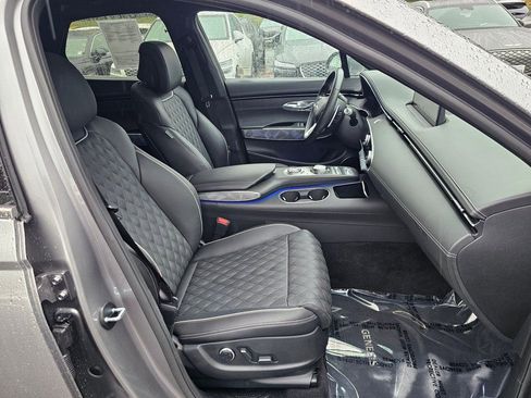 Used 2025 Genesis GV70 3.5T Sport w/ Sport Advanced Package image 29