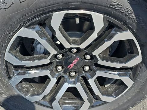 New 2025 GMC Canyon AT4 w/ Nightfall Edition image 32