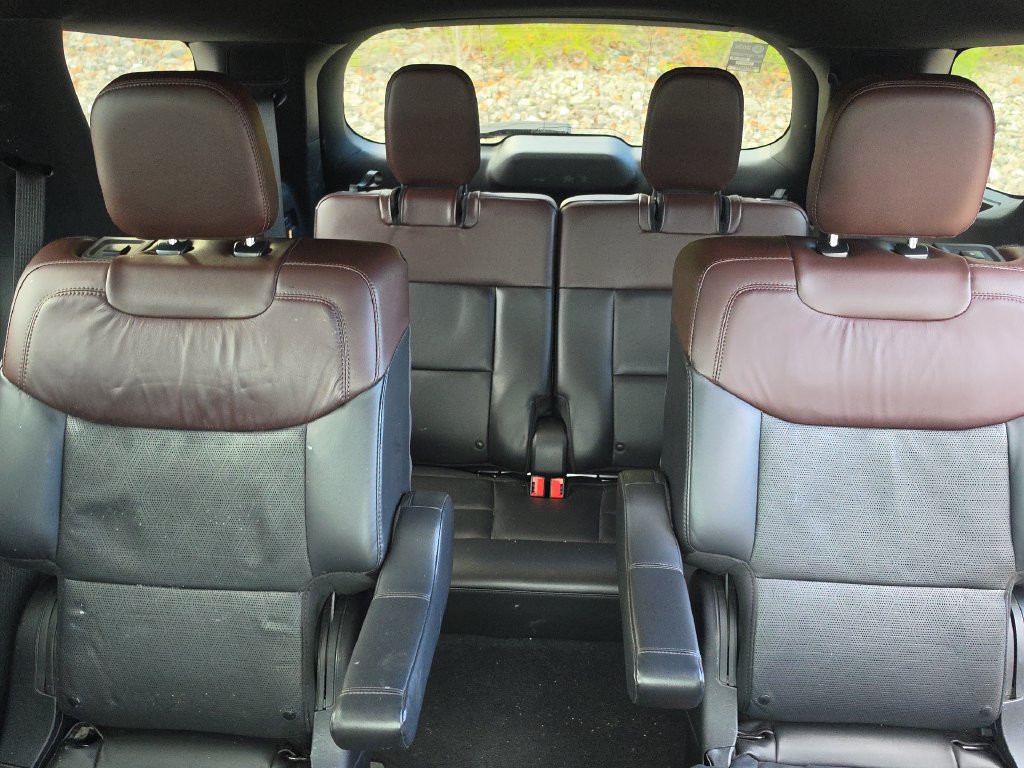 Used 2022 Ford Explorer Platinum w/ Equipment Group 601A AWD/4WD image 14