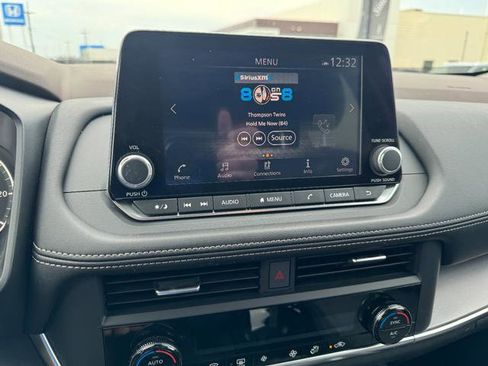 Used 2023 Nissan Rogue SV image 23