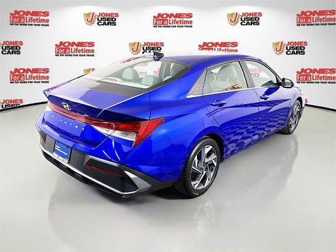 Certified 2024 Hyundai Elantra SEL w/ Convenience Package image 18