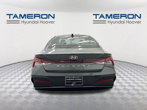 New 2026 Hyundai Elantra SE image 4