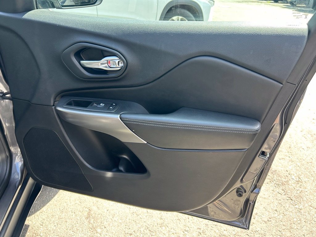Certified 2019 Jeep Cherokee Limited AWD/4WD image 44