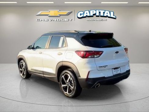 Used 2022 Chevrolet TrailBlazer RS w/ Sun and Liftgate Package FWD image 4