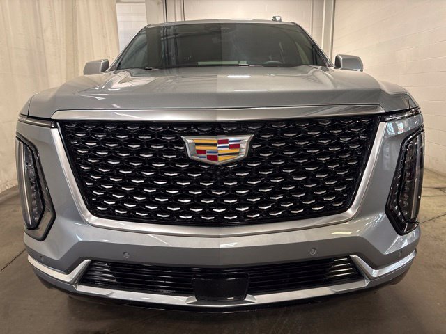 Used 2026 Cadillac Escalade Luxury AWD/4WD image 2