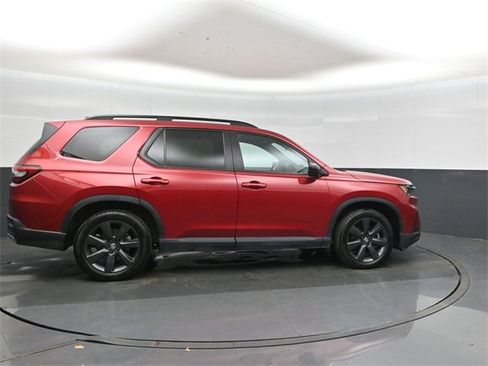 Used 2025 Honda Pilot Sport image 7