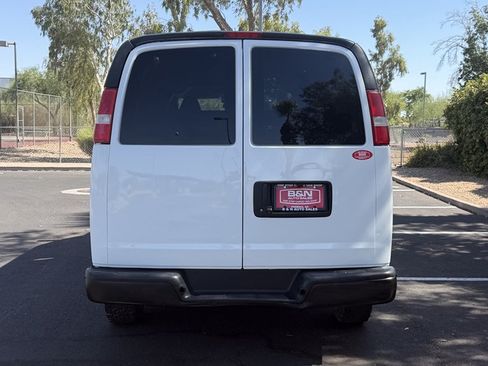 Used 2020 Chevrolet Express 3500 LS RWD image 4
