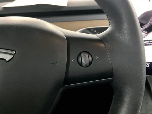 Used 2023 Tesla Model Y AWD image 24