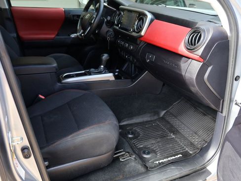 Used 2020 Toyota Tacoma SR5 w/ Technology Package AWD/4WD image 12
