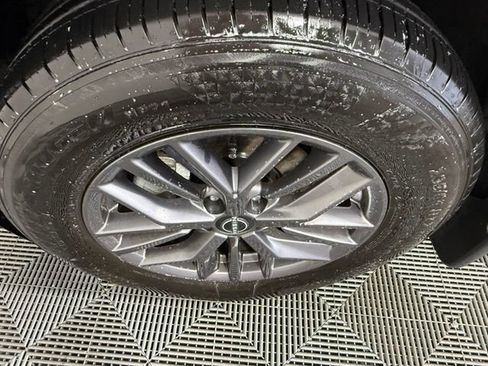 Used 2025 Nissan Rogue S AWD/4WD image 13