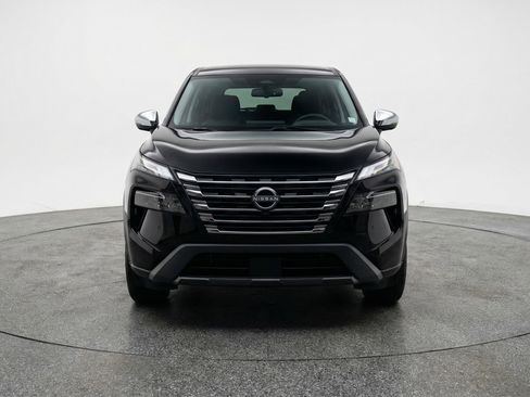 Used 2025 Nissan Rogue SV image 2