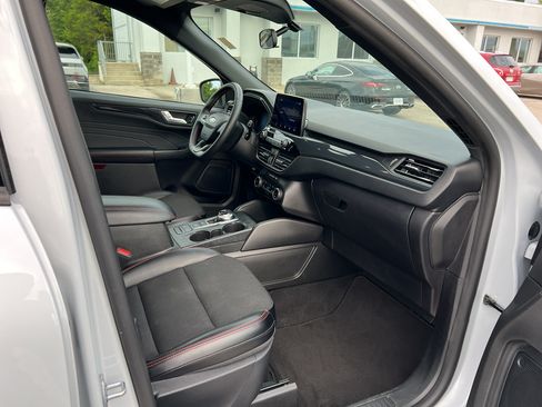 Used 2025 Ford Escape ST-Line AWD/4WD image 12