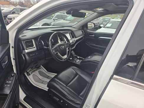 Used 2017 Toyota Highlander XLE w/ Protection Package #3 image 24