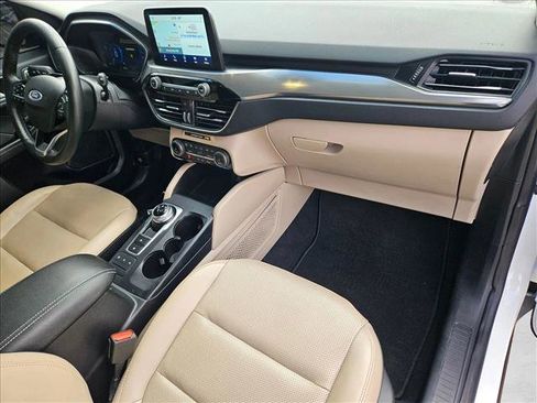 Used 2022 Ford Escape Titanium w/ Class II Trailer Tow Package image 24