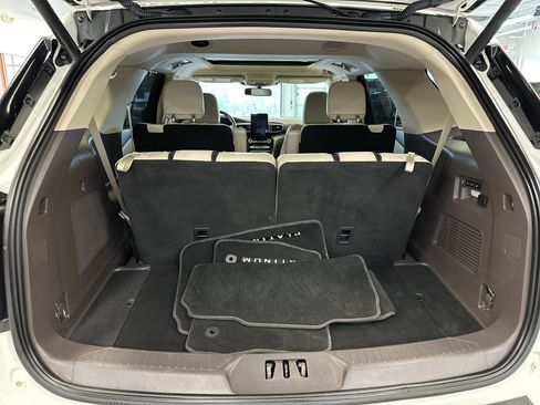 Used 2022 Ford Explorer Platinum w/ Equipment Group 601A image 8