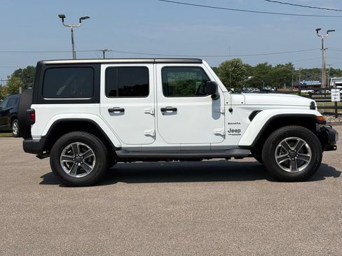 Used 2019 Jeep Wrangler Unlimited Sahara AWD/4WD image 9