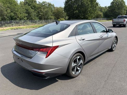 Used 2023 Hyundai Elantra Limited FWD image 6