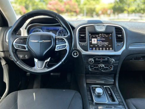 Used 2019 Chrysler 300 Touring RWD image 13