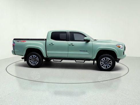 Used 2022 Toyota Tacoma TRD Sport w/ TRD Premium Sport Package AWD/4WD image 10